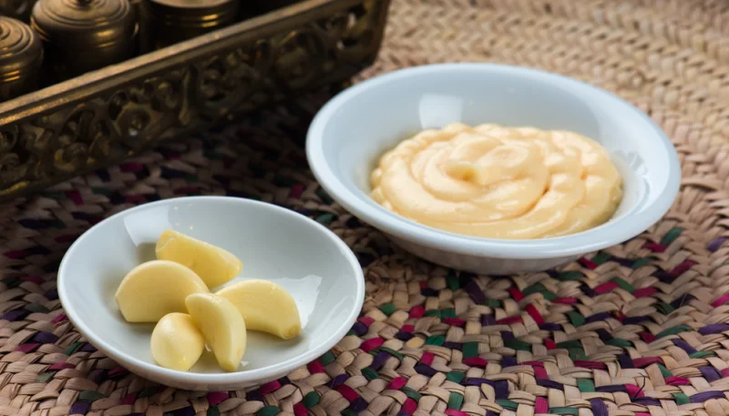 Toum, salsa de ajo libanesa