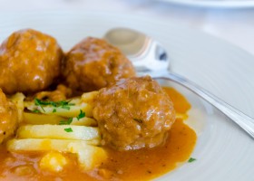 Albóndigas de sepia en salsa