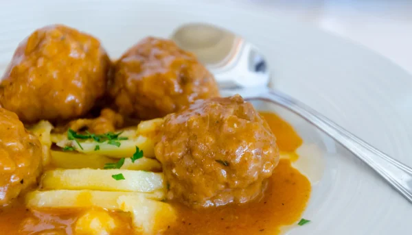 Albóndigas de sepia en salsa