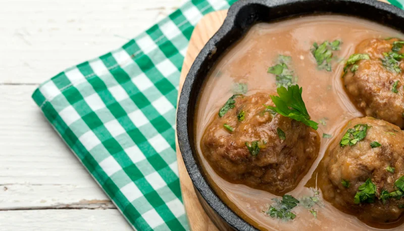 Albóndigas en salsa española suprema