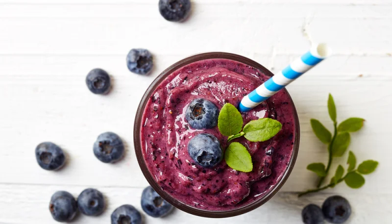 Batido de arándanos y aguacate