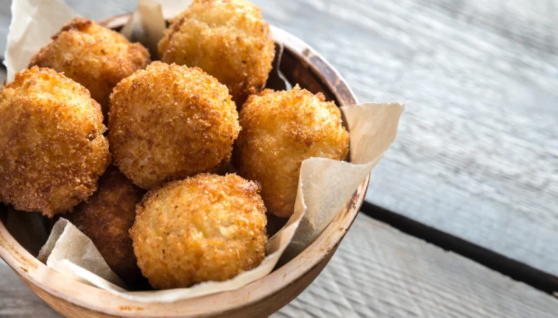 Bolas de arroz y queso