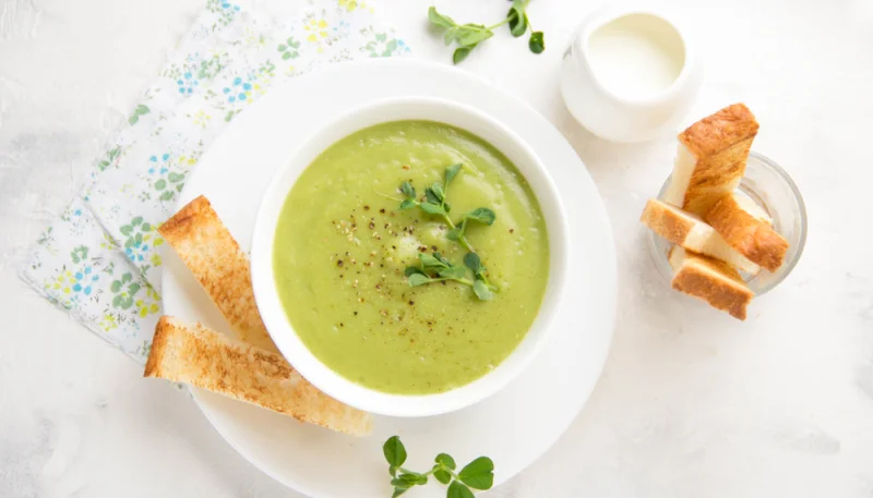 Crema de calabacín, puerro y queso de cabra