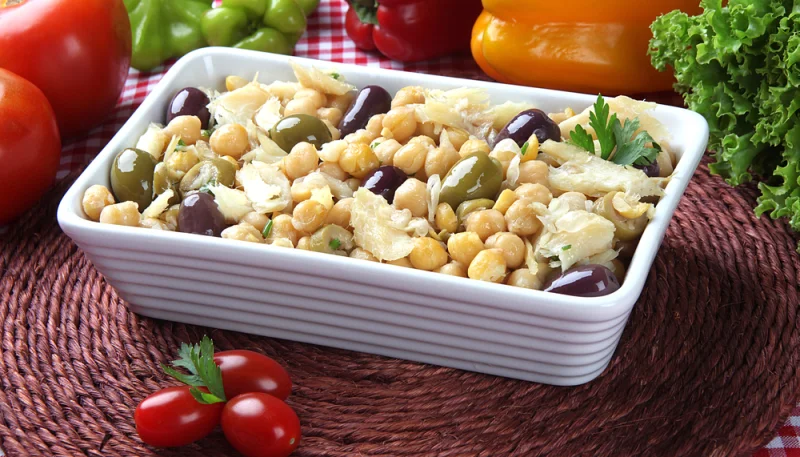 Ensalada de garbanzos y bacalao