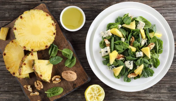 Ensalada de piña y nueces