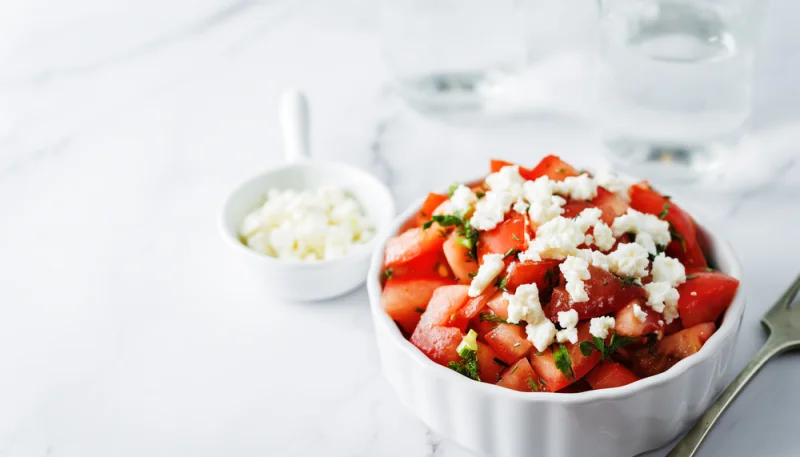 Ensalada de tomate y queso feta