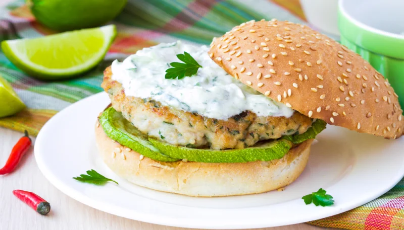Hamburguesa de pavo, calabacín y queso feta