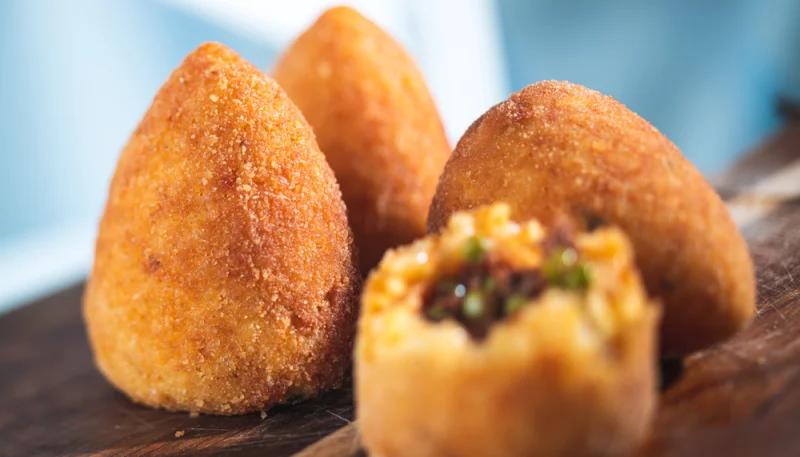 Lágrimas de arroz rellenas de carne y queso