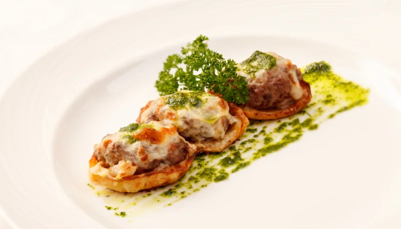 Patatas rellenas de atún al horno