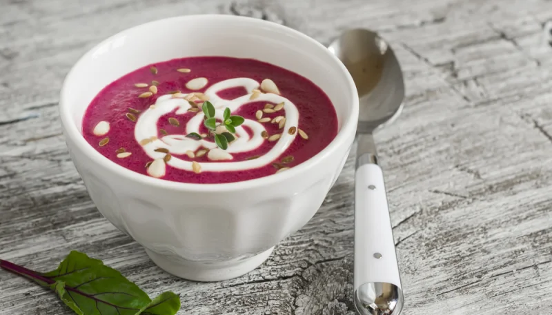 Sopa de remolacha y yogur