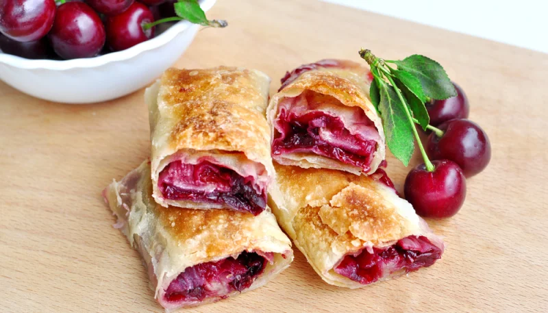 Strudel de cerezas y ricotta