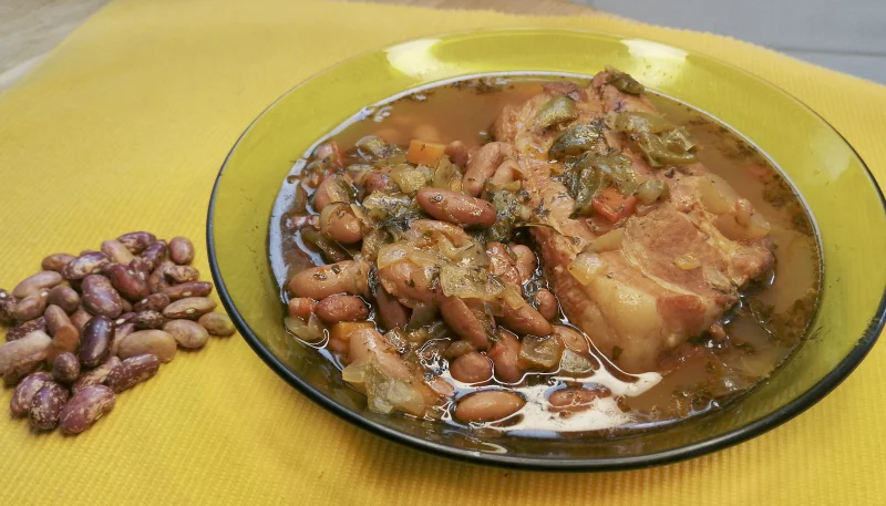 Alubias pintas con costillas de cerdo