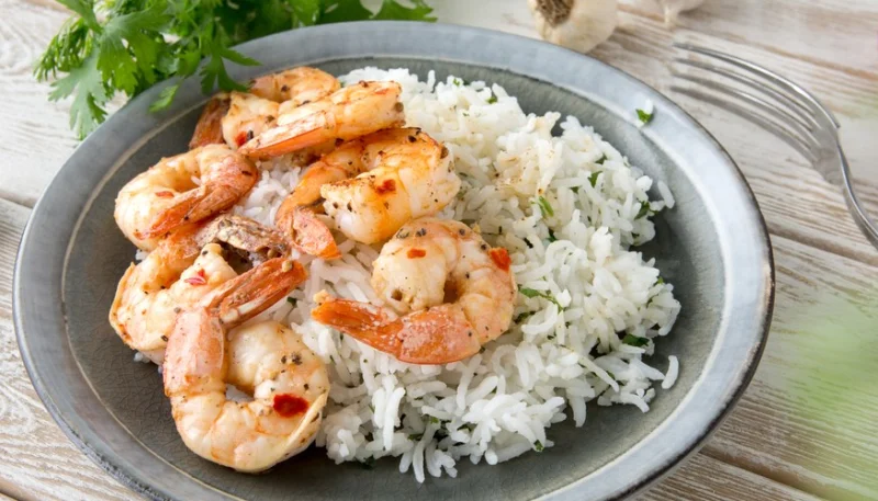 Ensalada de arroz con gambas