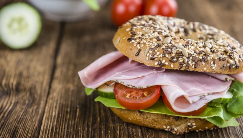 Bagel de jamón cocido