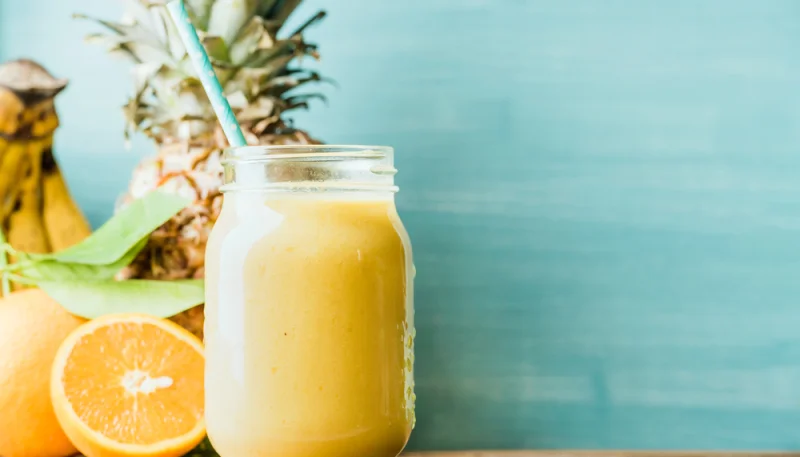 Batido de piña y naranja