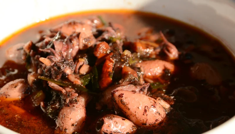Caldo con calamares