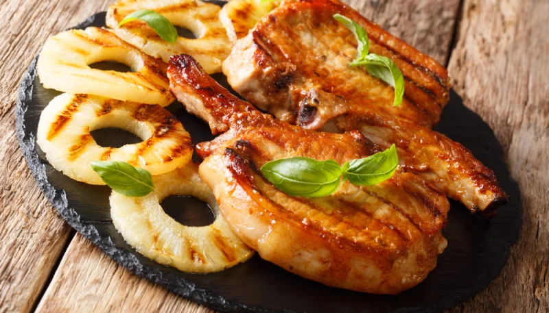 Carne de cerdo con piña