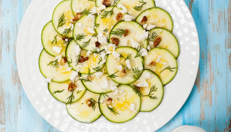 Carpaccio de calabacín con piñones