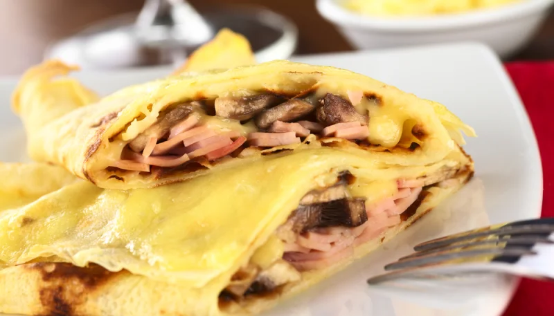 Crepes de jamón, queso y champiñones