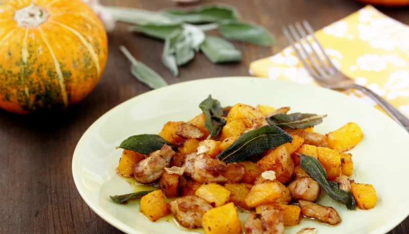 Cubos de calabaza y pollo frito