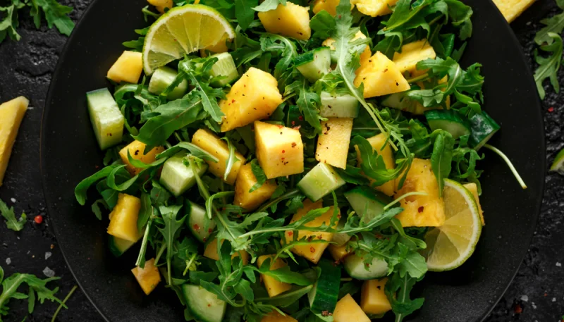 Ensalada con piña y pepino