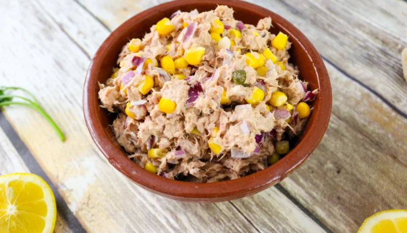 Ensalada de atún y maíz