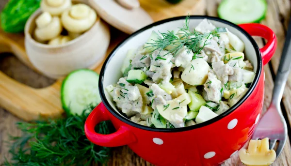Ensalada de pepino y champiñones