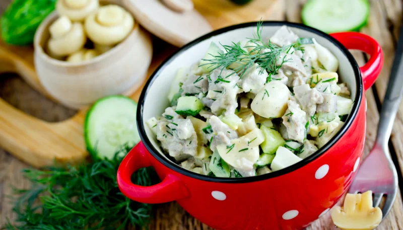 Ensalada de pepino y champiñones