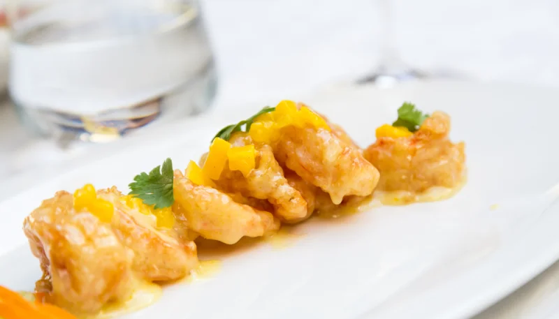 Gambas con salsa de mango