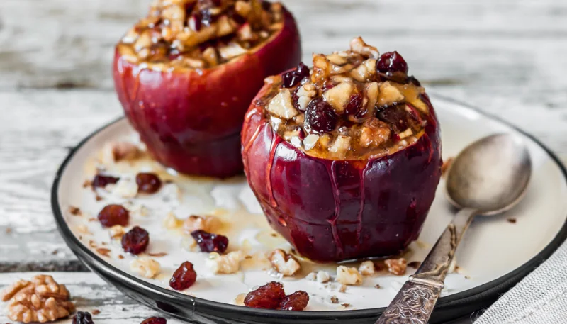 Manzana rellena de nueces