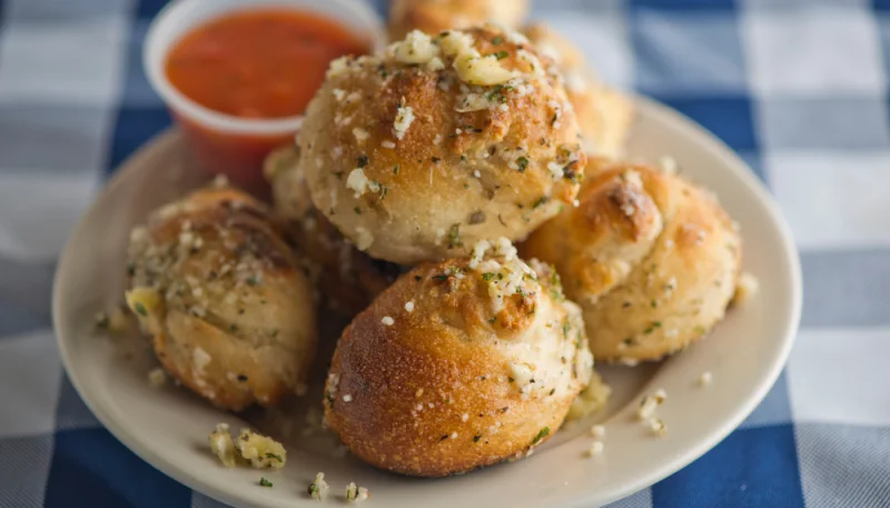 Rollitos de pan de ajo y queso