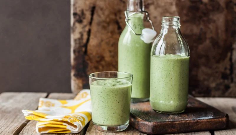 Sopa fría de calabacín con menta y queso de cabra
