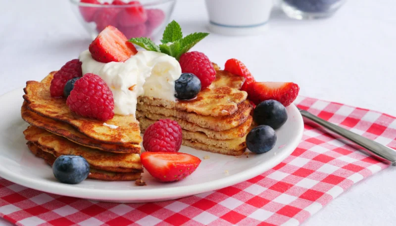 Tortitas de coco y fresas