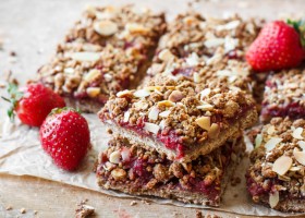 Barra con maíz y fresas
