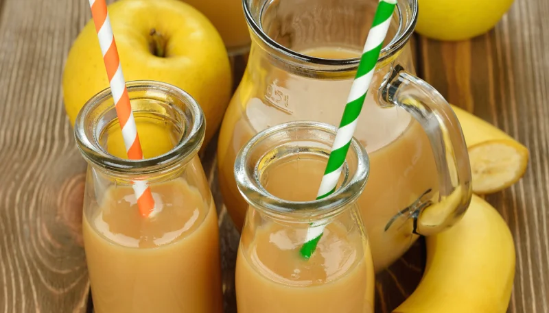 Batido de manzana, plátano y coco