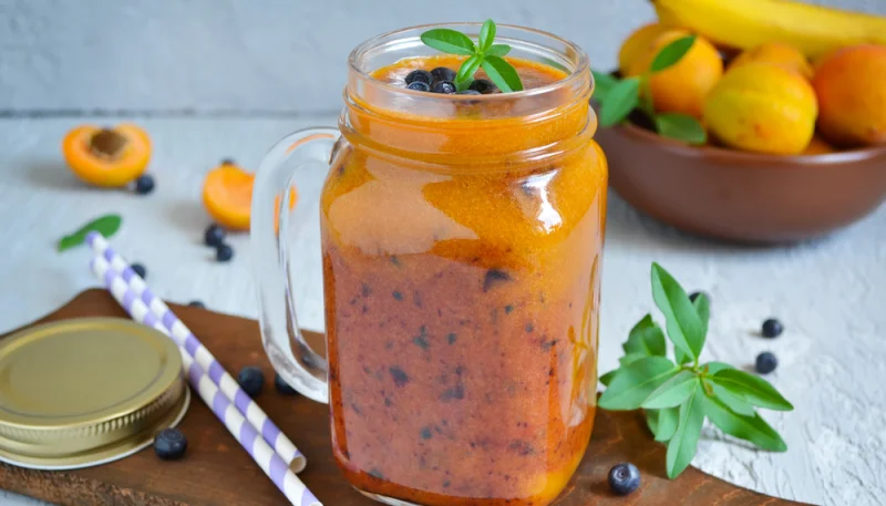 Batido de melocotón y arándanos