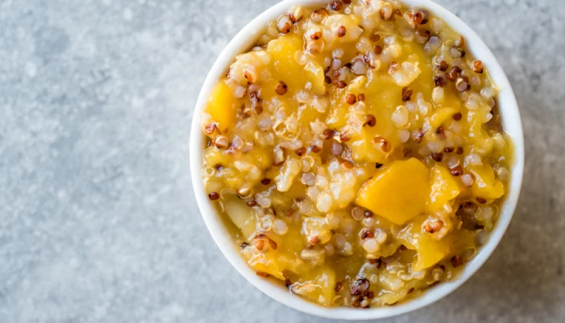 Bol de quinoa con frutas