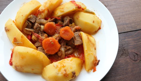 Caldereta de cordero en olla de cocción lenta