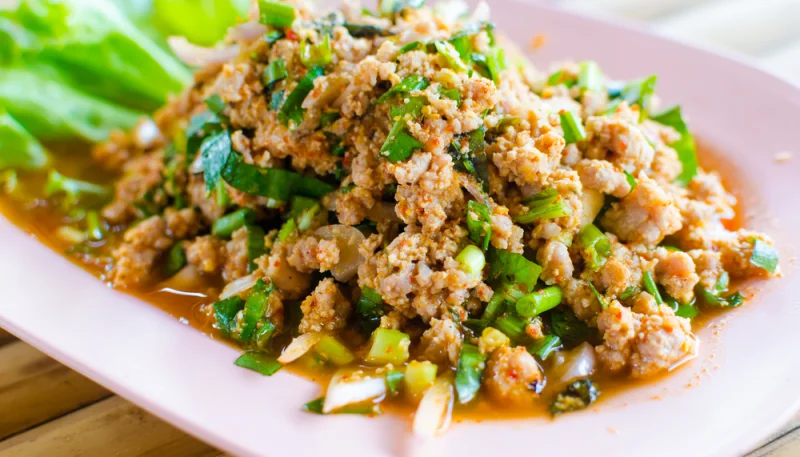 Carne de cerdo con vainas