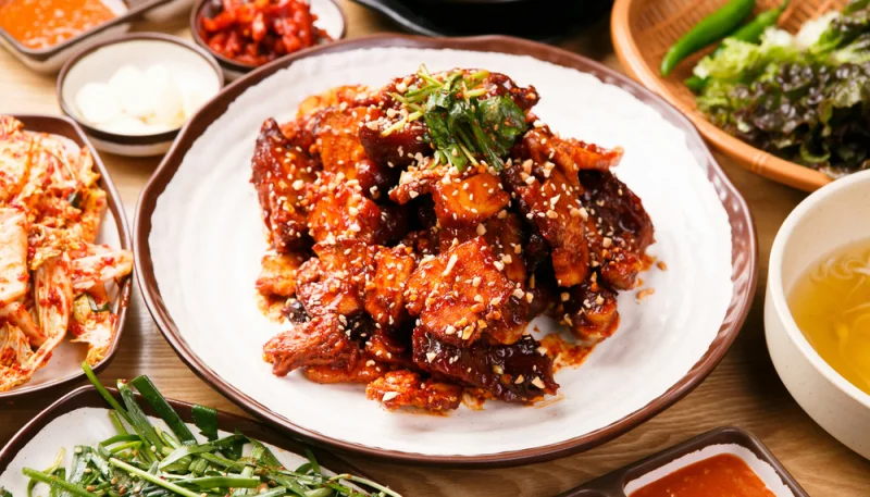 Cerdo picante con ajonjolí