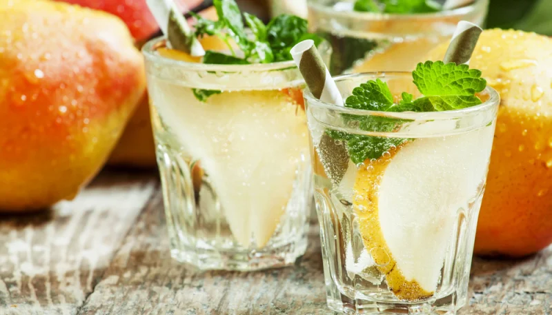 Cóctel de pera con soda