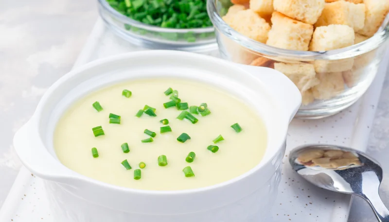 Crema de puerro, patata y cebolla