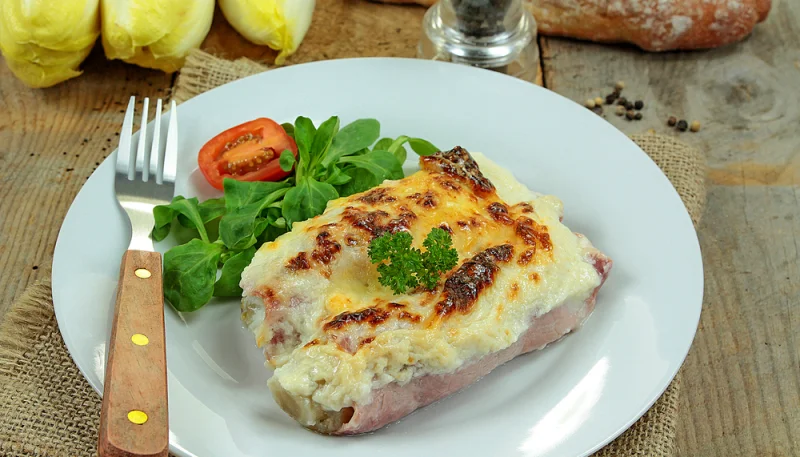 Endivias gratinadas con jamón y queso