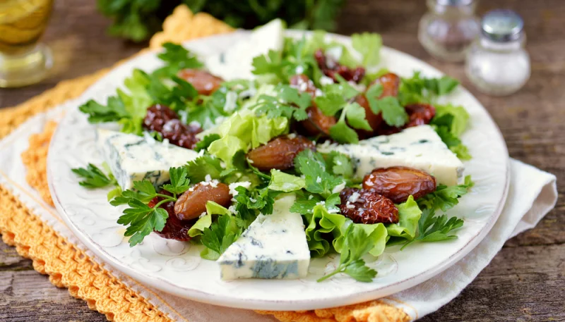 Ensalada de dátiles y queso