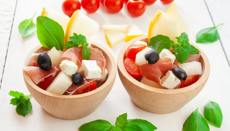 Ensalada de melón, feta y jamón