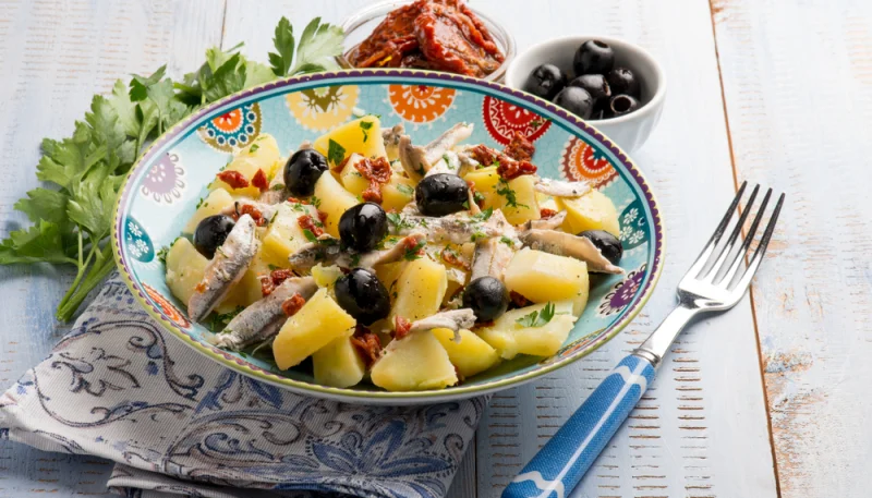 Ensalada de patatas con anchoas