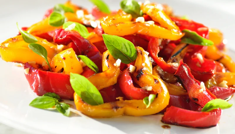 Ensalada de pimientos asados con ajo