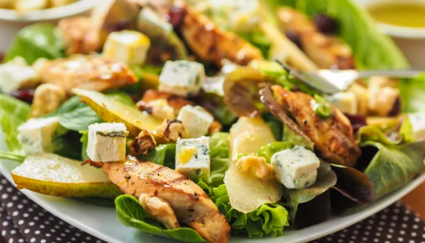 Ensalada de pollo y peras