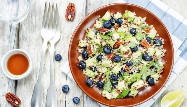 10 recetas irresistibles para comer quinoa en verano