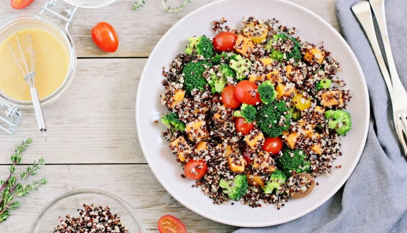 Ensalada de quinoa y brócoli